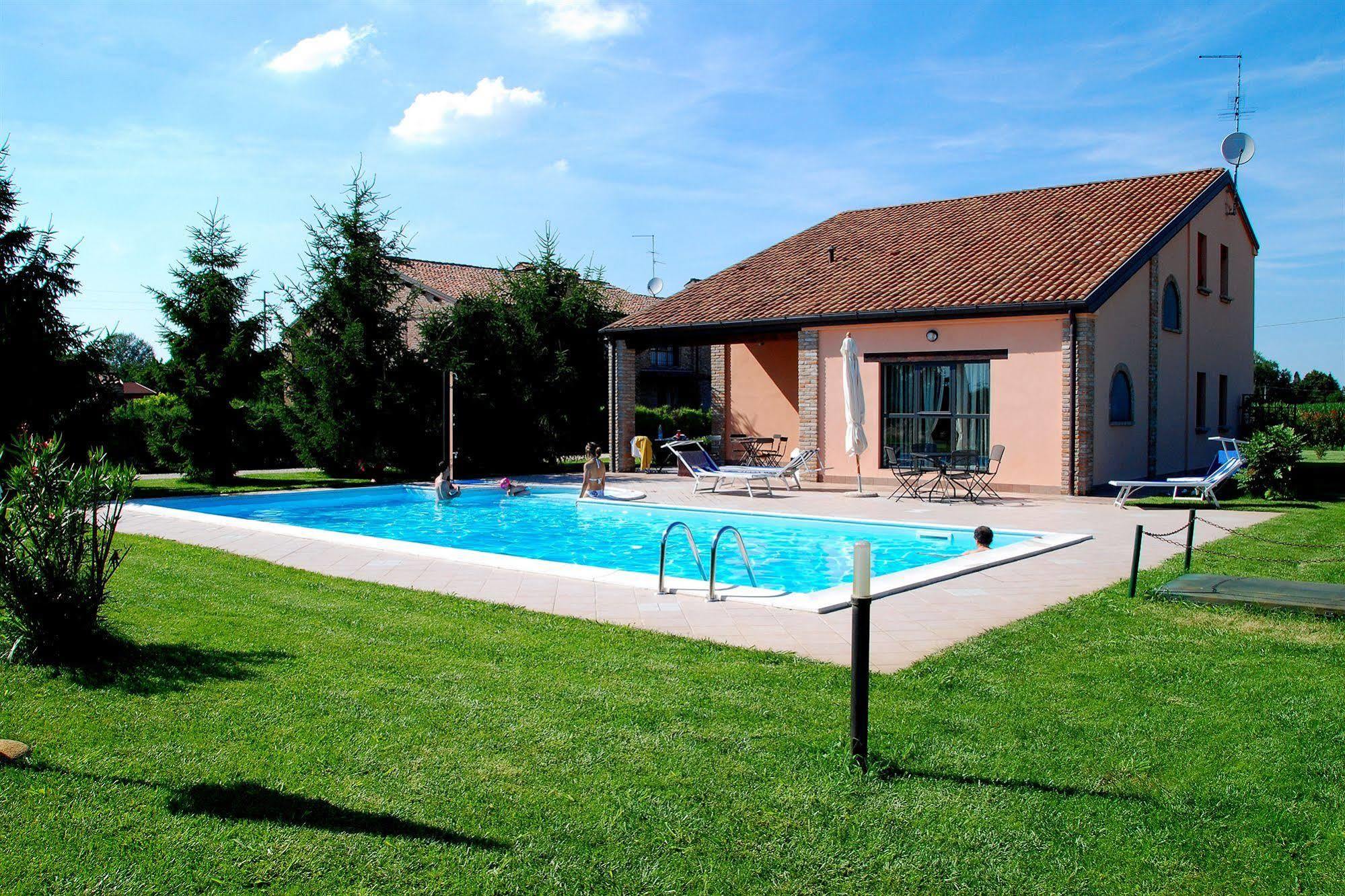 Agriturismo-R&B Corte Dei Gioghi Ferrara Exterior foto